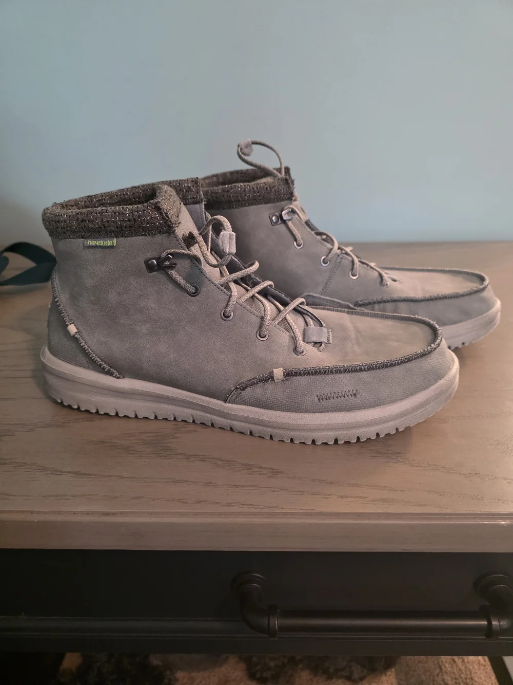 Men's Gray Chukka Boots with Lace-Up Ankle Design